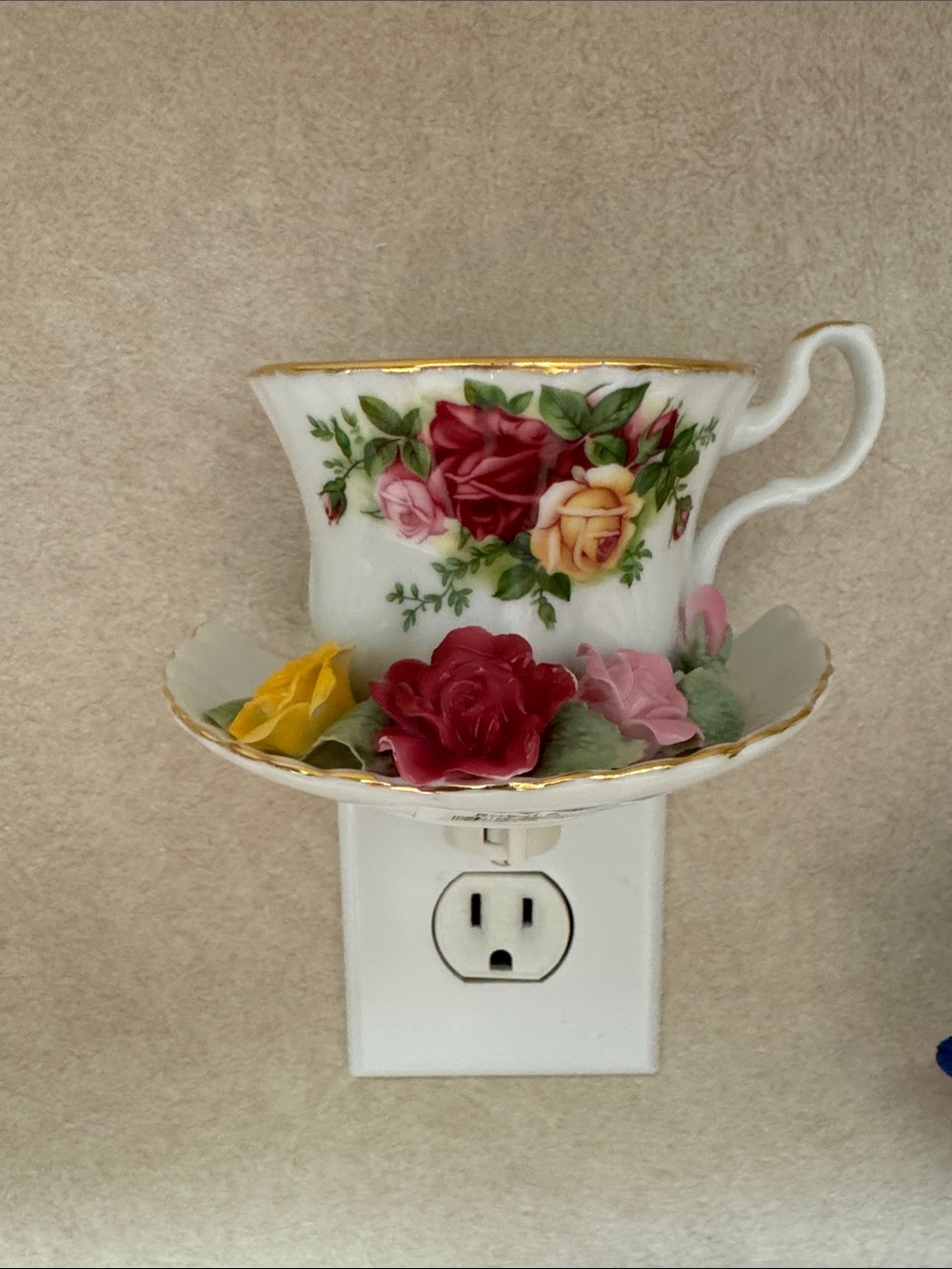 Royal Albert old country roses nightlight - Picture 1 of 5